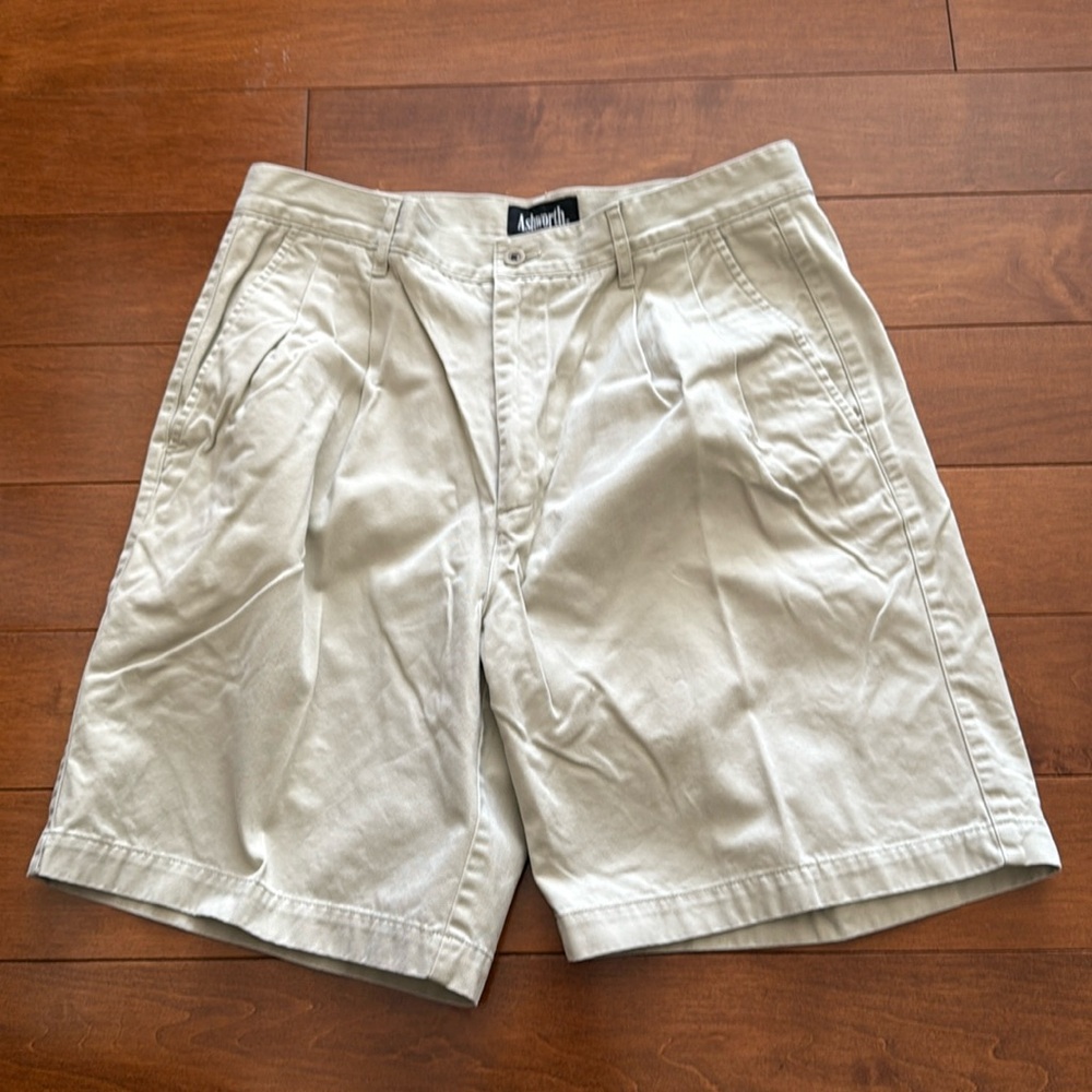 Ashworth pleated khaki shorts